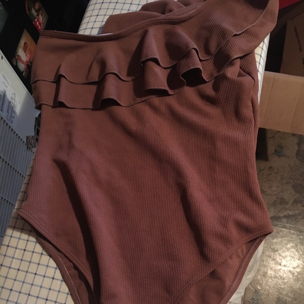 One shoulder swimsuit